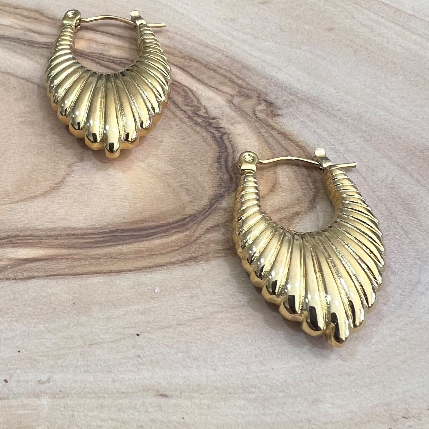 E230856 GOLD EARRINGS