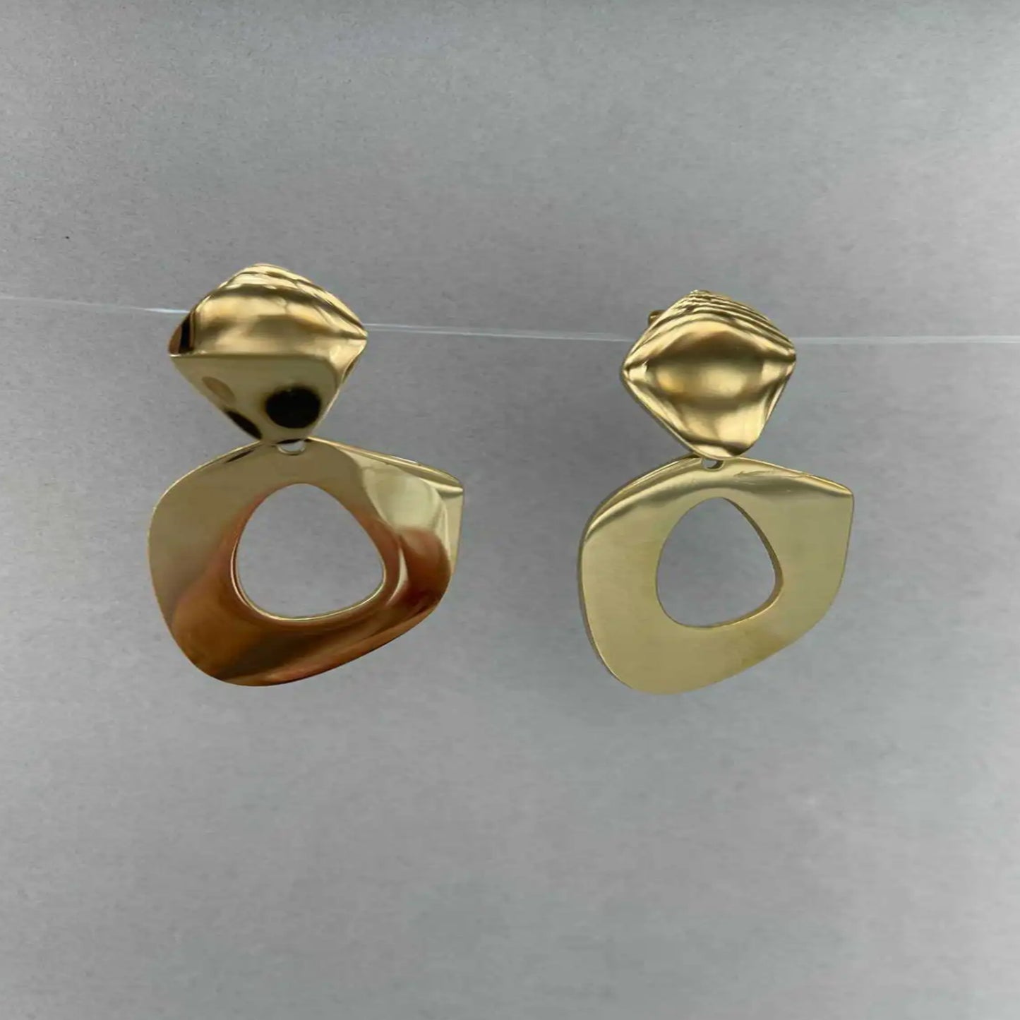 E230882 GOLD EARRINGS